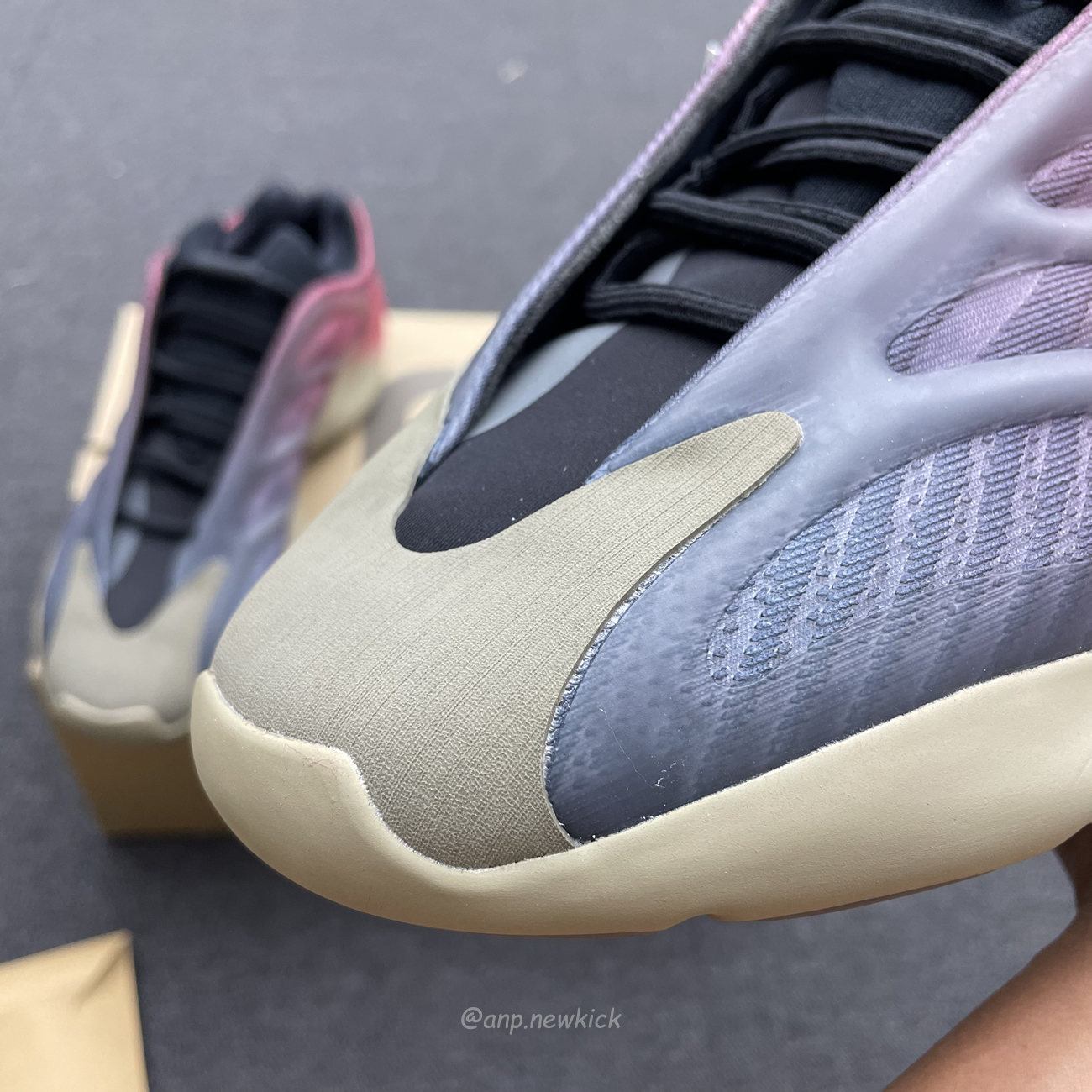 Adidas Yeezy 700 V3 Fade Carbon Gw1814 (4) - newkick.app