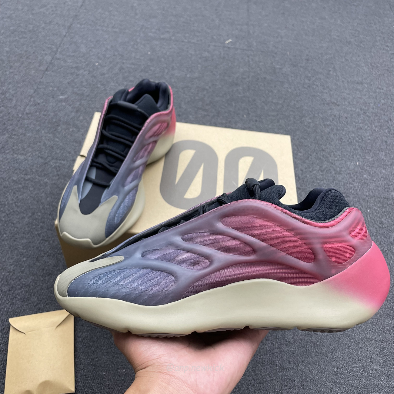 Adidas Yeezy 700 V3 Fade Carbon Gw1814 (6) - newkick.app