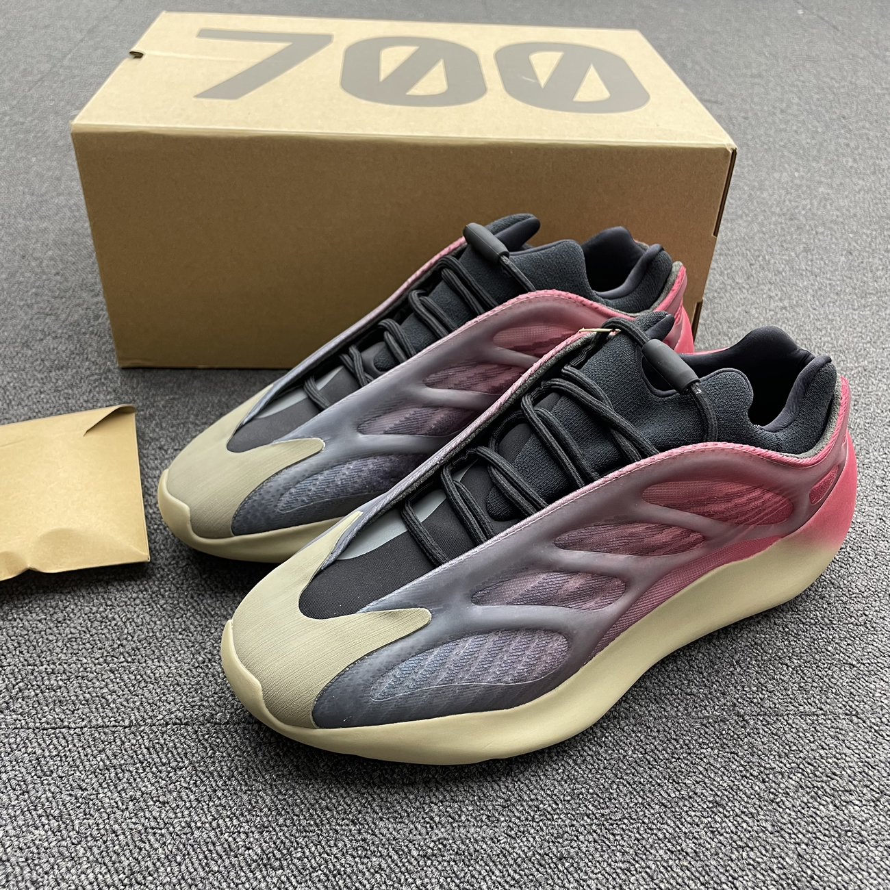 Adidas Yeezy 700 V3 Fade Carbon Gw1814 (7) - newkick.app