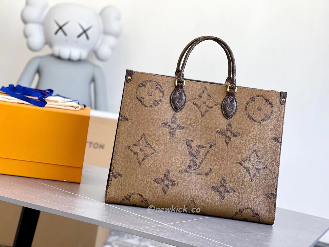 Louis Vuitton Onthego Cloth Tote Brown M45320 (6) - newkick.app