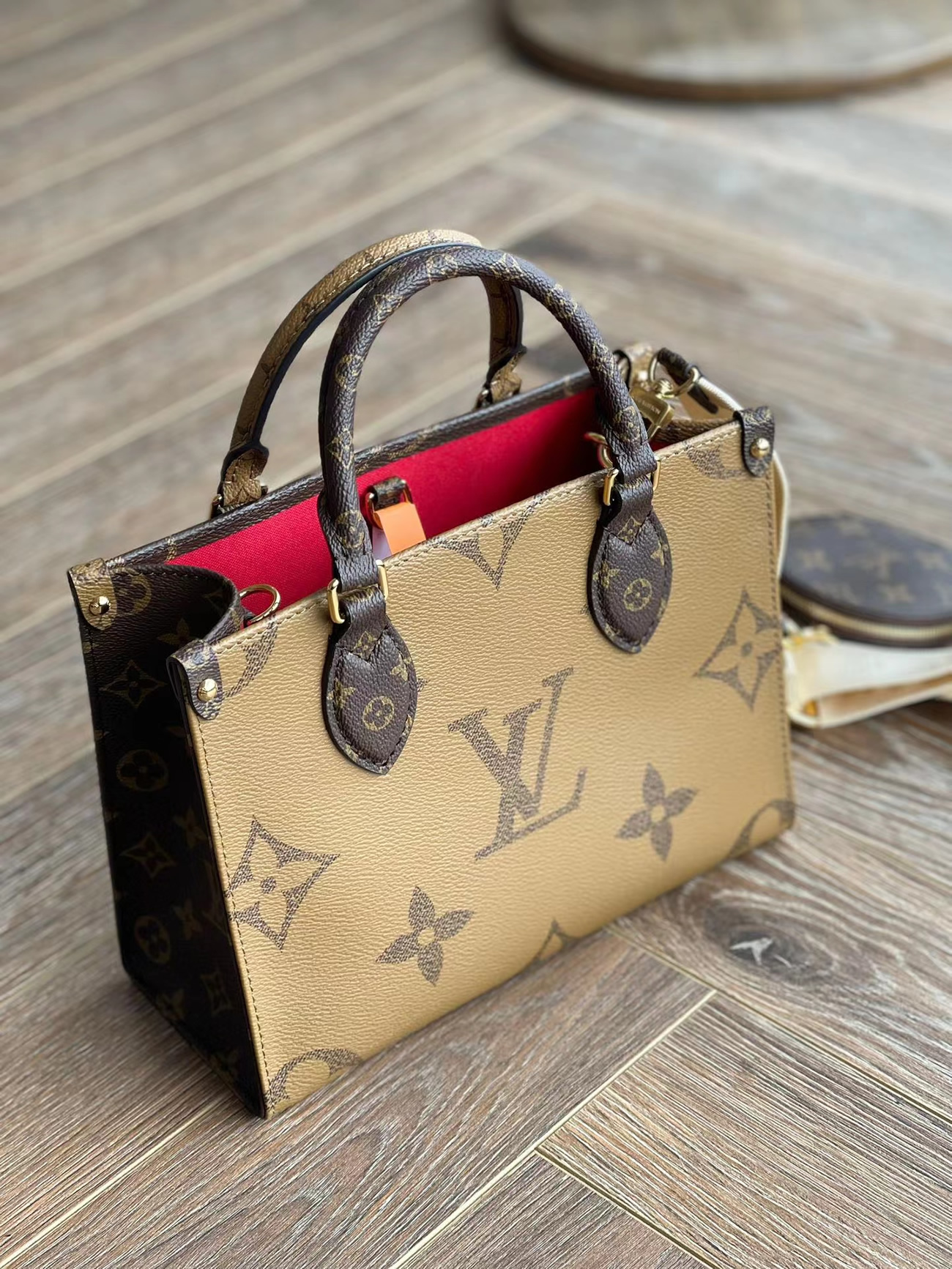 Louis Vuitton Onthego Mm M45321 (11) - newkick.app