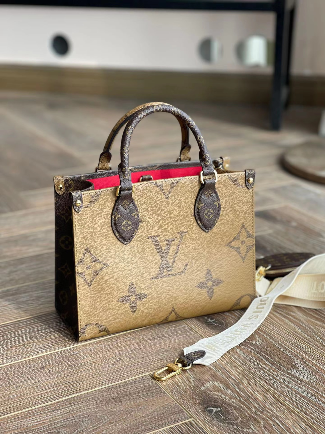 Louis Vuitton Onthego Mm M45321 (12) - newkick.app