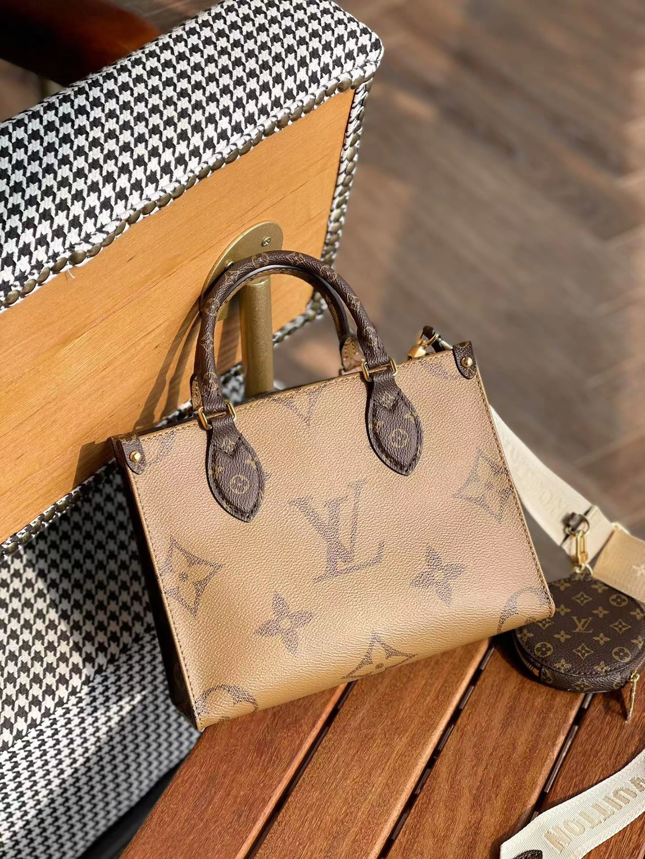 Louis Vuitton Onthego Mm M45321 (16) - newkick.app