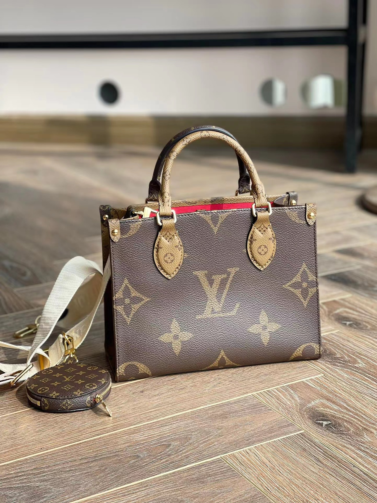 Louis Vuitton Onthego Mm M45321 (7) - newkick.app