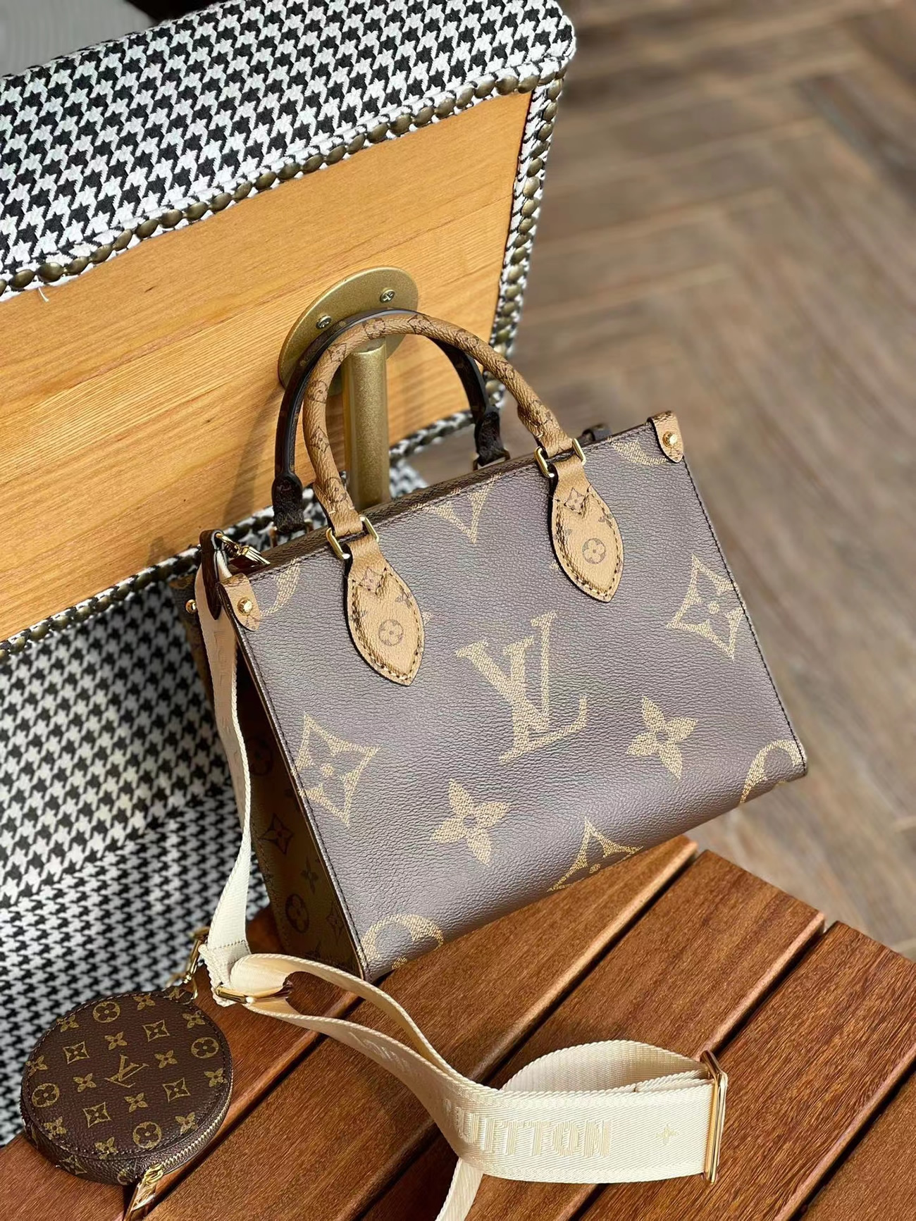 Louis Vuitton Onthego Mm M45321 (8) - newkick.app