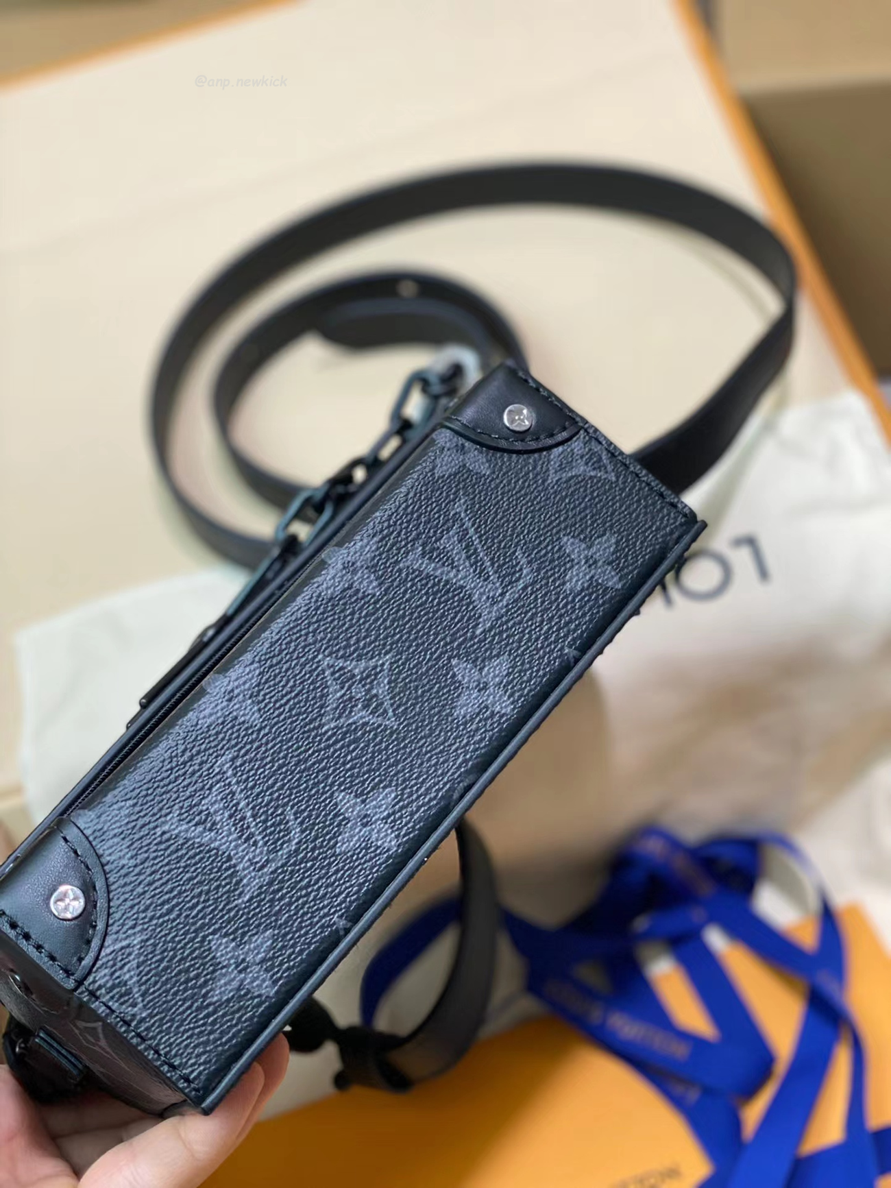 Louis Vuitton Steamer Wearable Wallet M81783 (17) - newkick.app