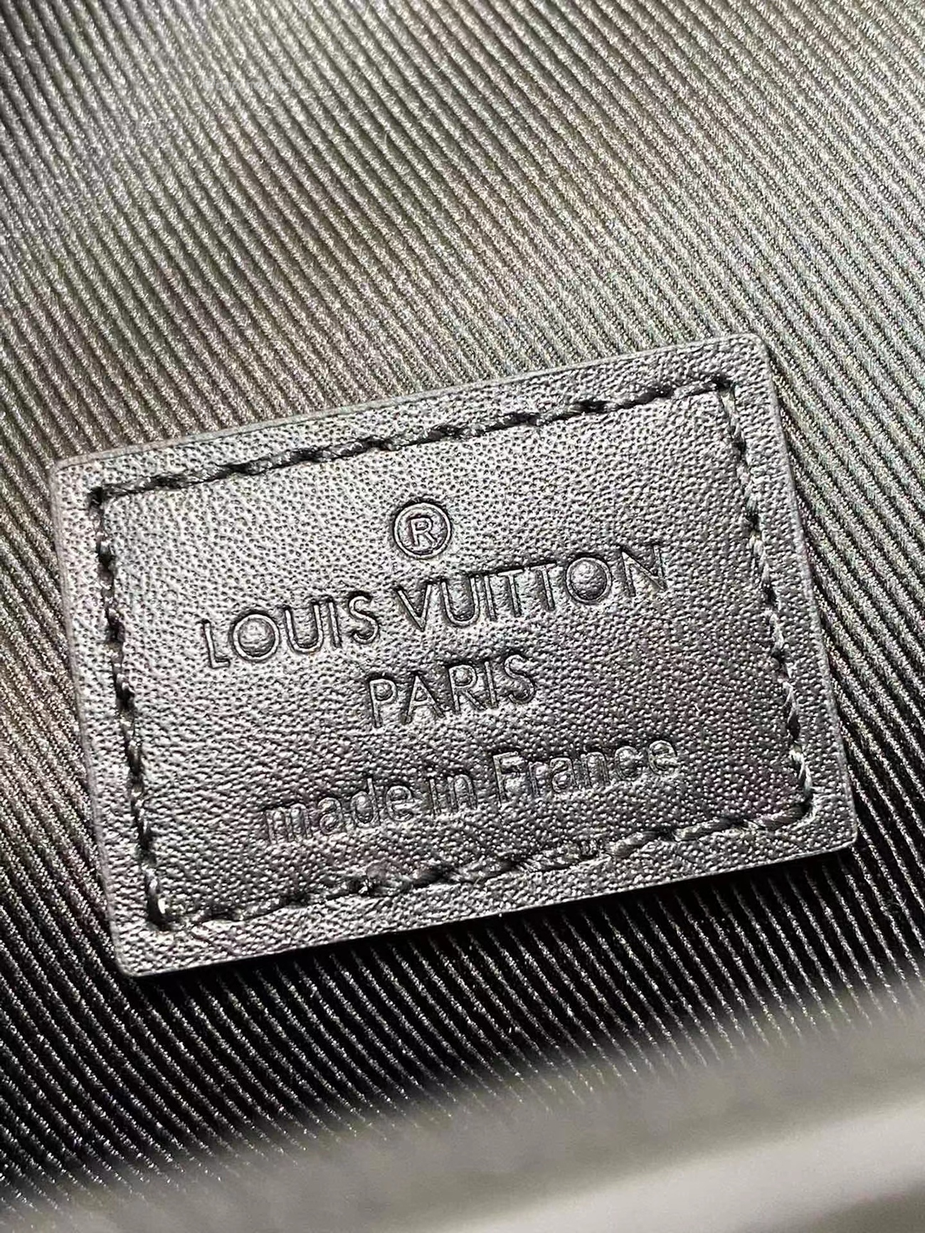 Louis Vuitton Steamer Wearable Wallet M81783 (25) - newkick.app