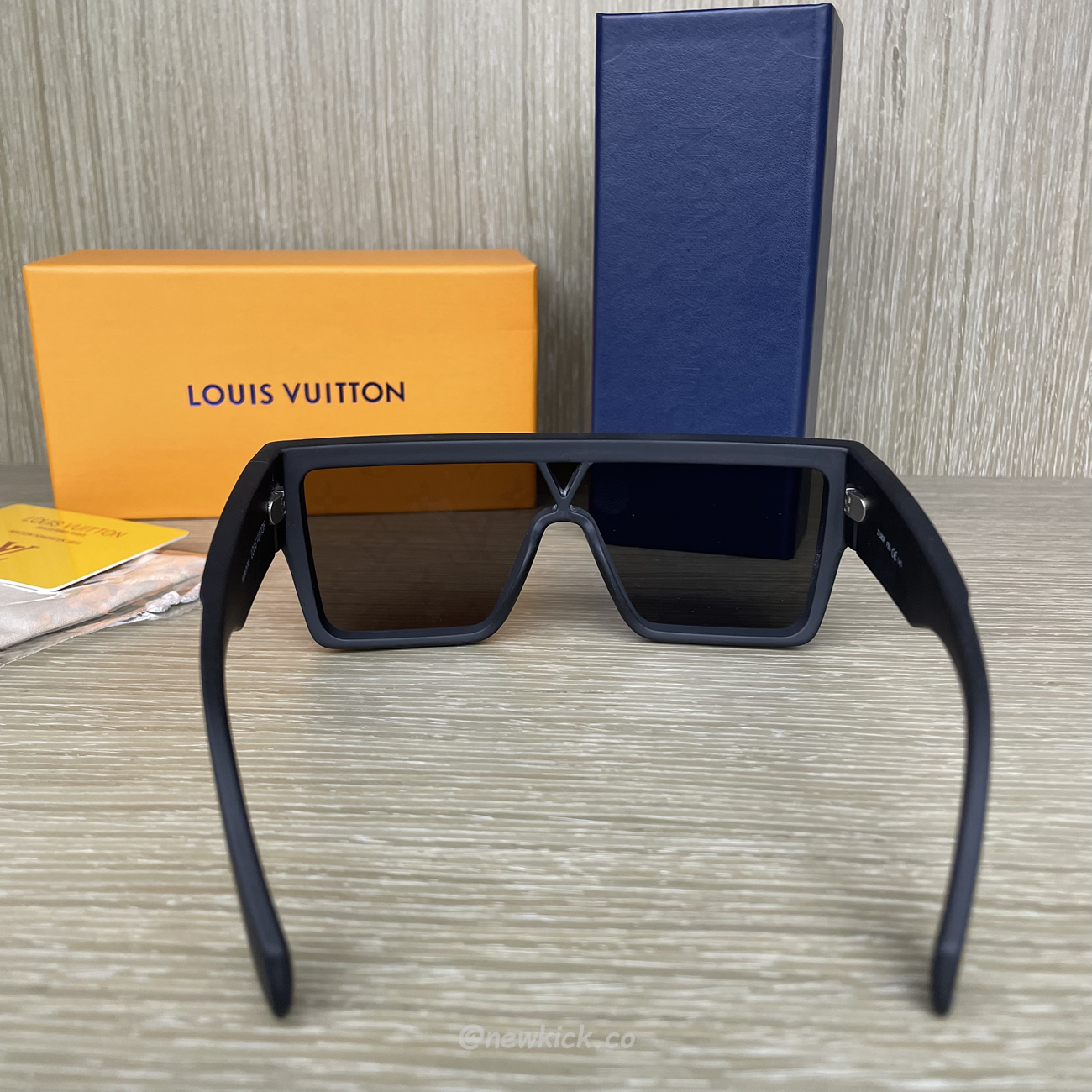 Louis Vuitton Lv Waimea Sunglasses (3) - newkick.app