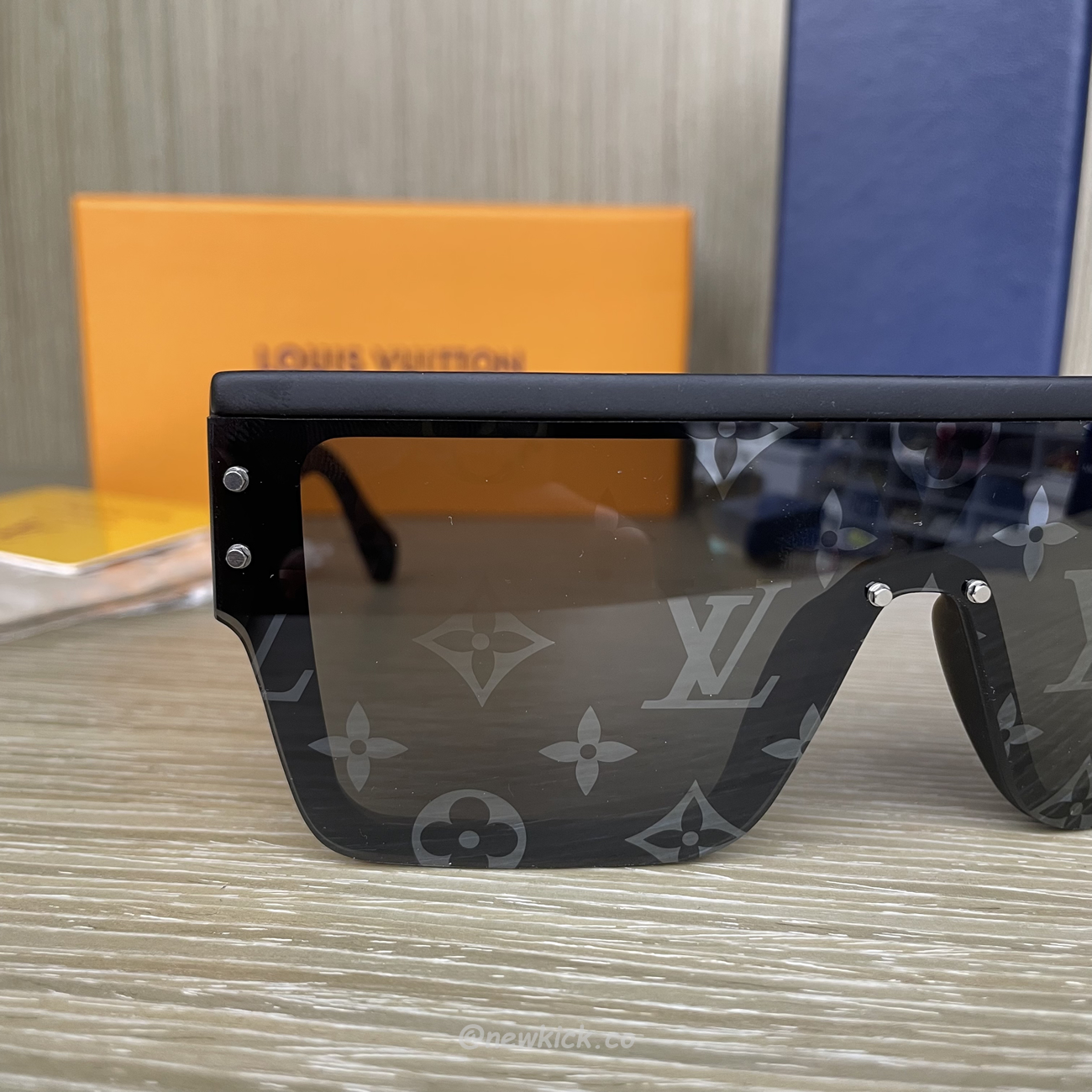 Louis Vuitton Lv Waimea Sunglasses (6) - newkick.app