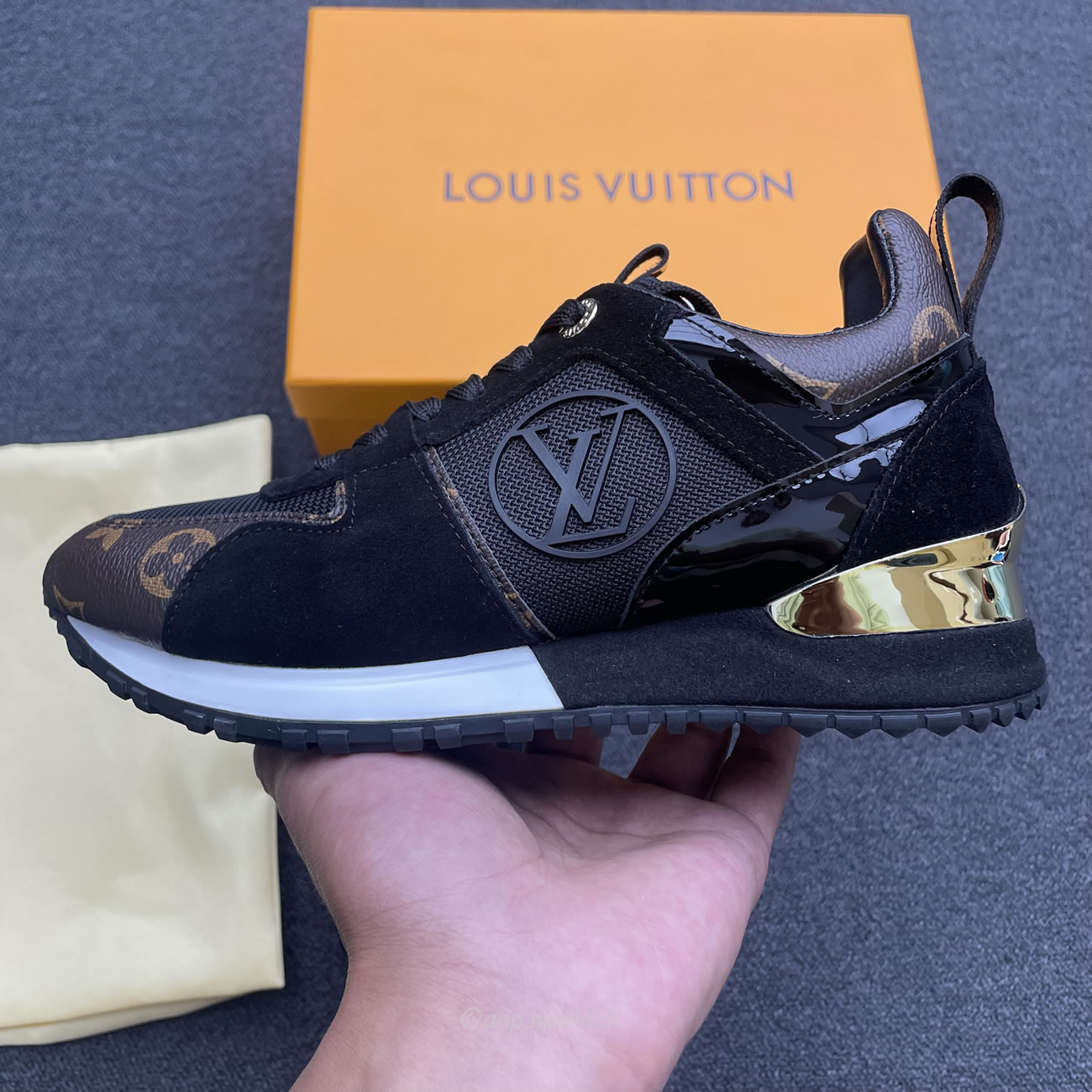 Louis Vuitton Run Away Black Gold 1a3cw0 (3) - newkick.app