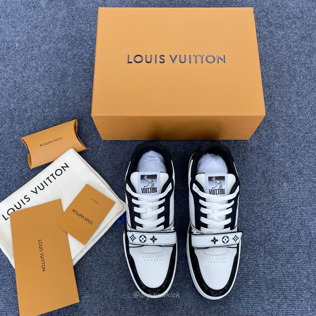 Louis Vuitton Lv Trainer Velcro Strap Monogram Denim Black White 1a9zau (7) - newkick.app