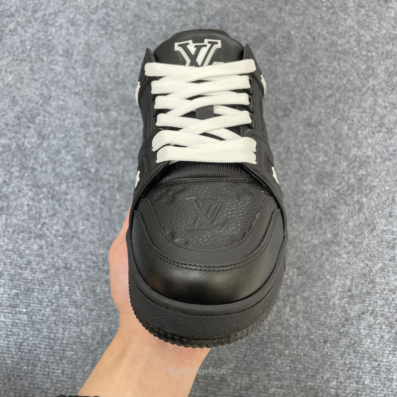 Louis Vuitton Sportschuh Schwarz Eingeprägtes Monogramm 1aarey (4) - newkick.app