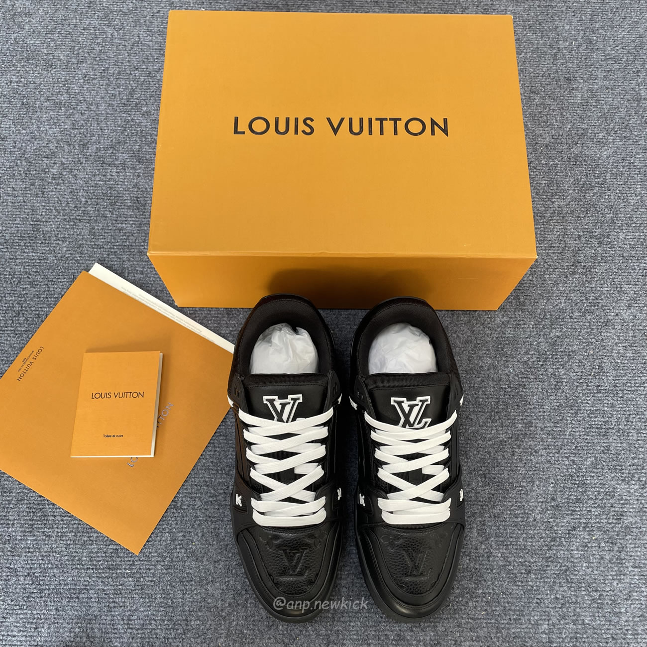 Louis Vuitton Sportschuh Schwarz Eingeprägtes Monogramm 1aarey (5) - newkick.app