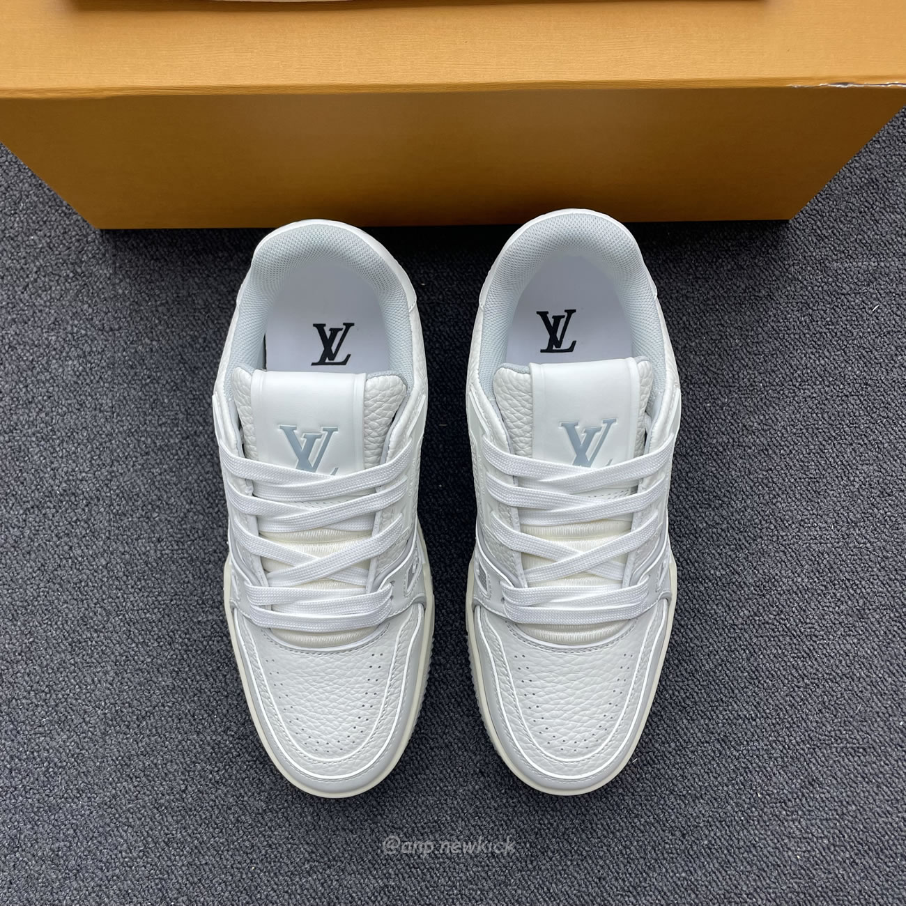 Louis Vuitton Trainer White Signature 51bcolre (2) - newkick.app