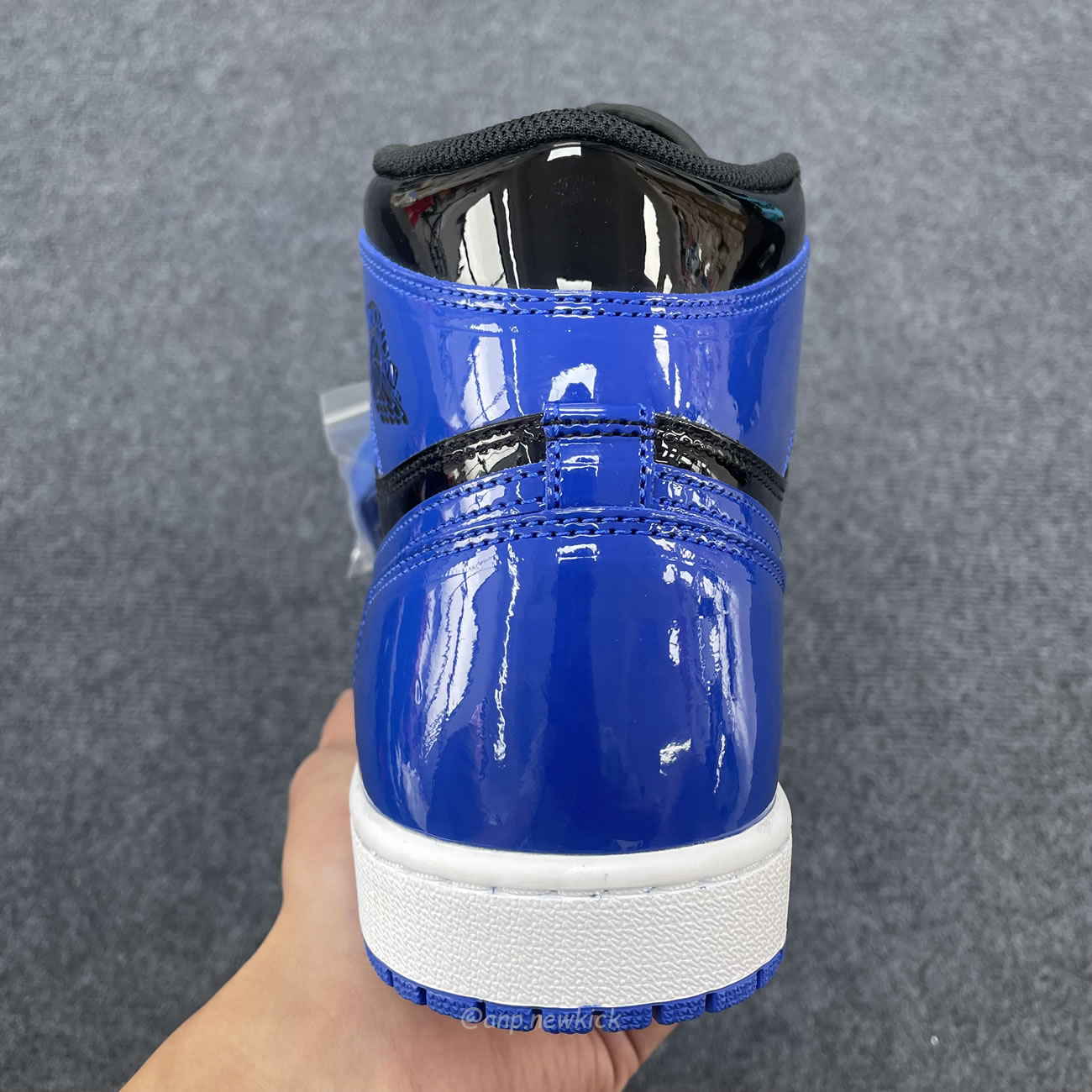 Air Jordan 1 Retro High Og Patent Royal 555088 404 (2) - newkick.app