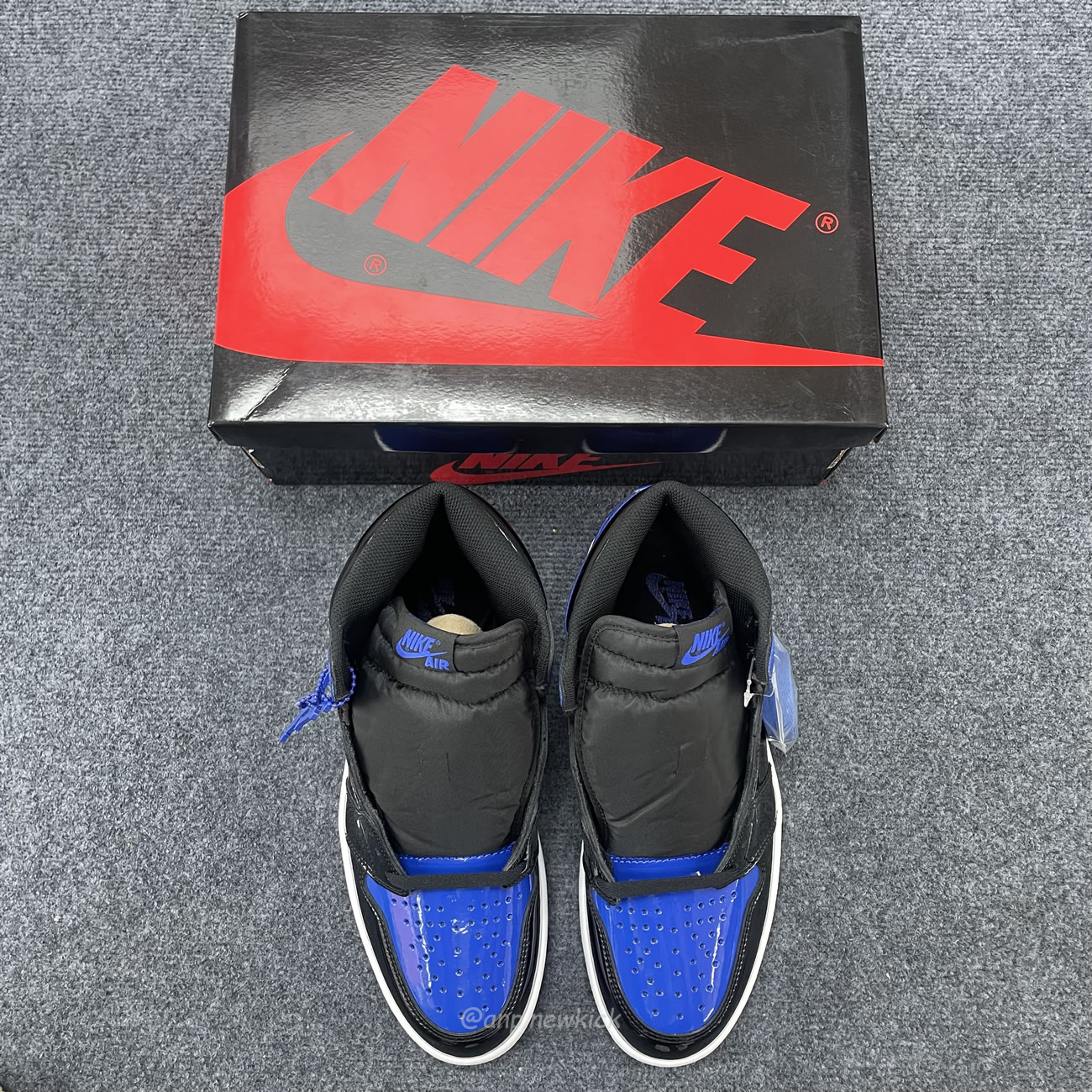 Air Jordan 1 Retro High Og Patent Royal 555088 404 (5) - newkick.app