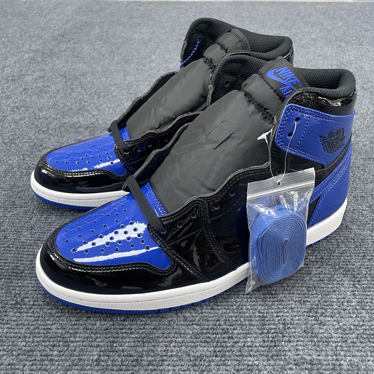 Air Jordan 1 Retro High Og Patent Royal 555088 404 (6) - newkick.app