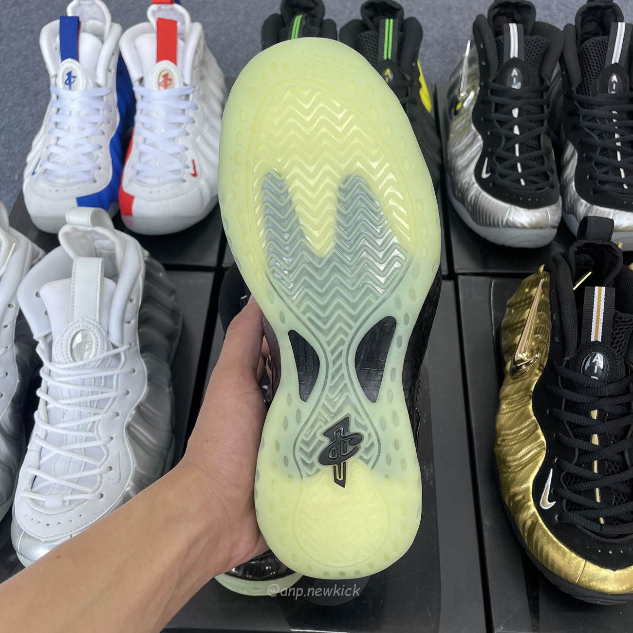 Nike Air Foamposite Pro Metallic Gold 624041 701 (9) - newkick.app