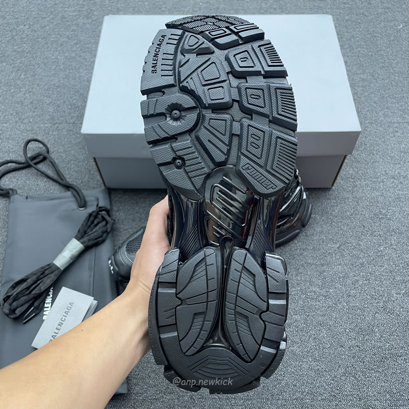 Balenciaga Runner Black 677403w3rb11000 (8) - newkick.app