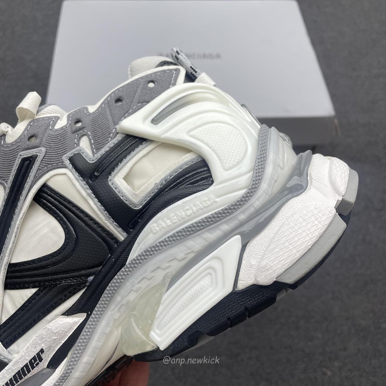 Balenciaga Runner Grey White Black 772774w3rny9012 (2) - newkick.app