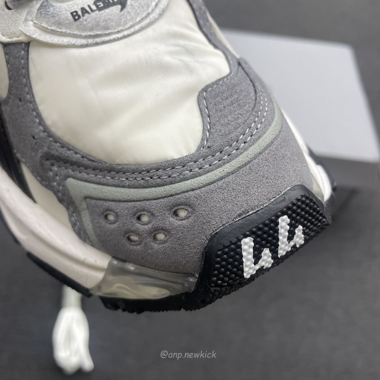 Balenciaga Runner Grey White Black 772774w3rny9012 (3) - newkick.app