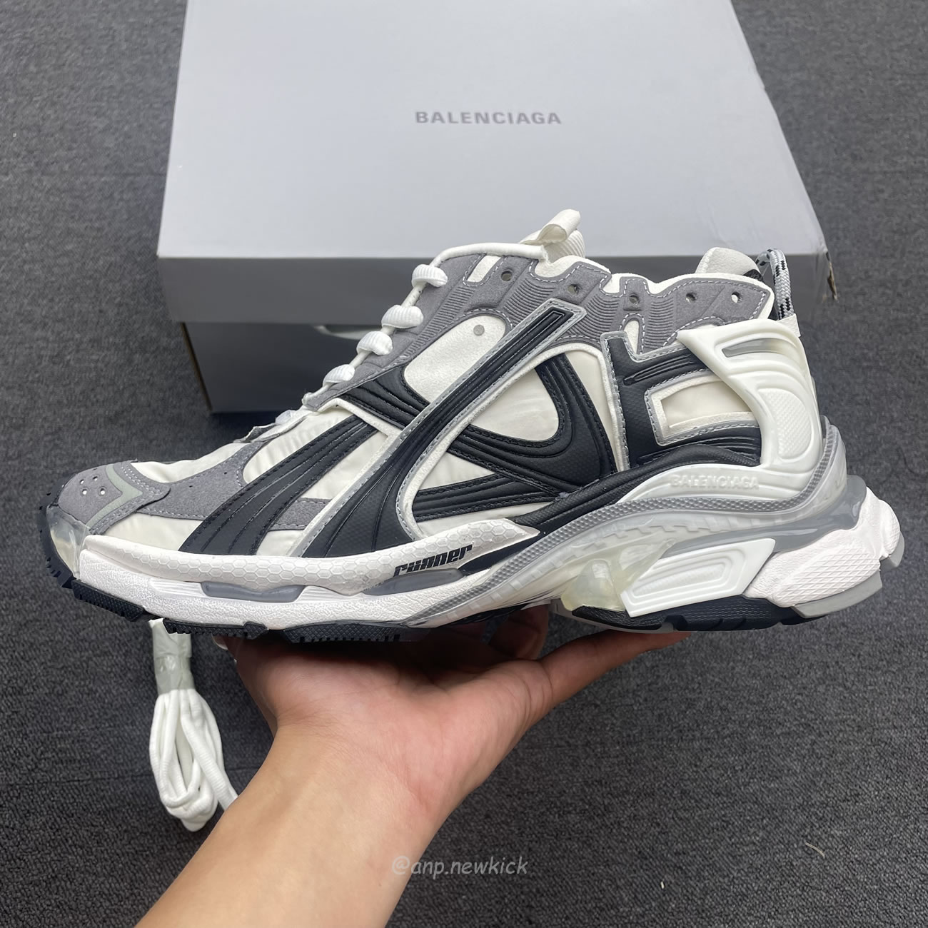 Balenciaga Runner Grey White Black 772774w3rny9012 (4) - newkick.app