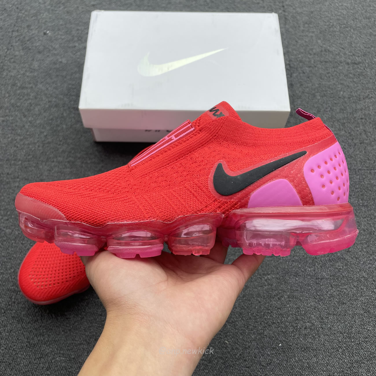 Nike Air Vapormax Moc 2 University Red Fuchsia Blast Womens Aj6599 600 (6) - newkick.app