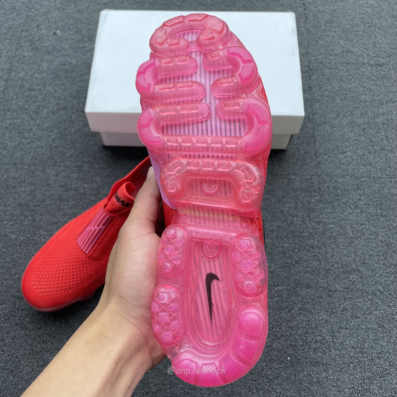 Nike Air Vapormax Moc 2 University Red Fuchsia Blast Womens Aj6599 600 (7) - newkick.app