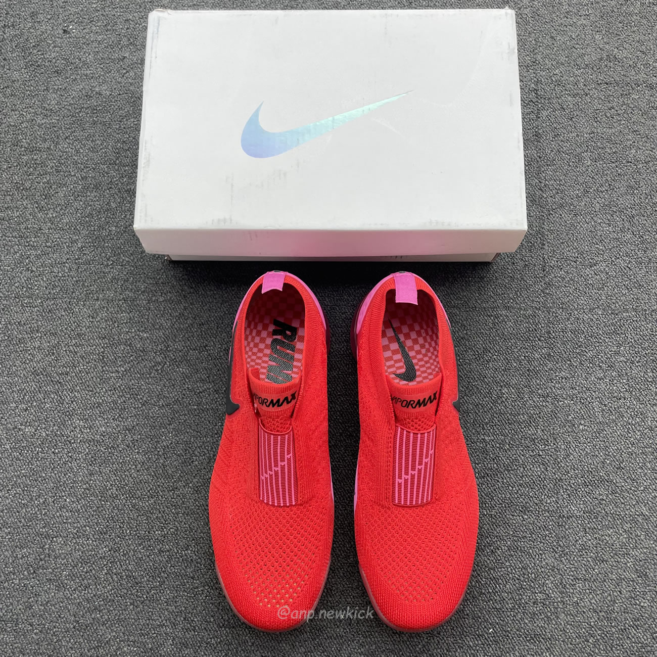 Nike Air Vapormax Moc 2 University Red Fuchsia Blast Womens Aj6599 600 (8) - newkick.app