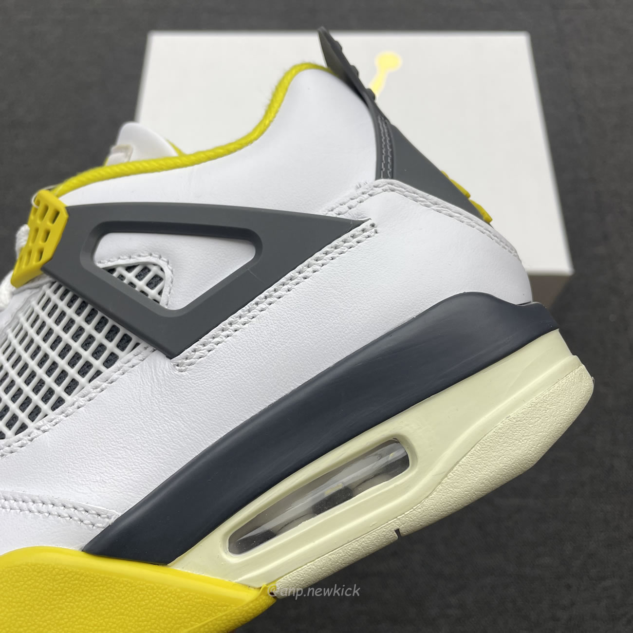 Air Jordan 4 Retro Vivid Sulfur Womens Aq9129 101 (11) - newkick.app