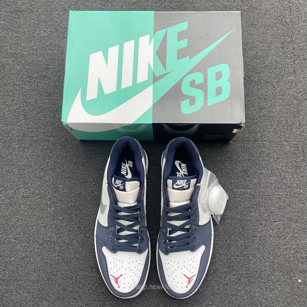 Air Jordan 1 Low Sb Midnight Navy Cj7891 400 (13) - newkick.app