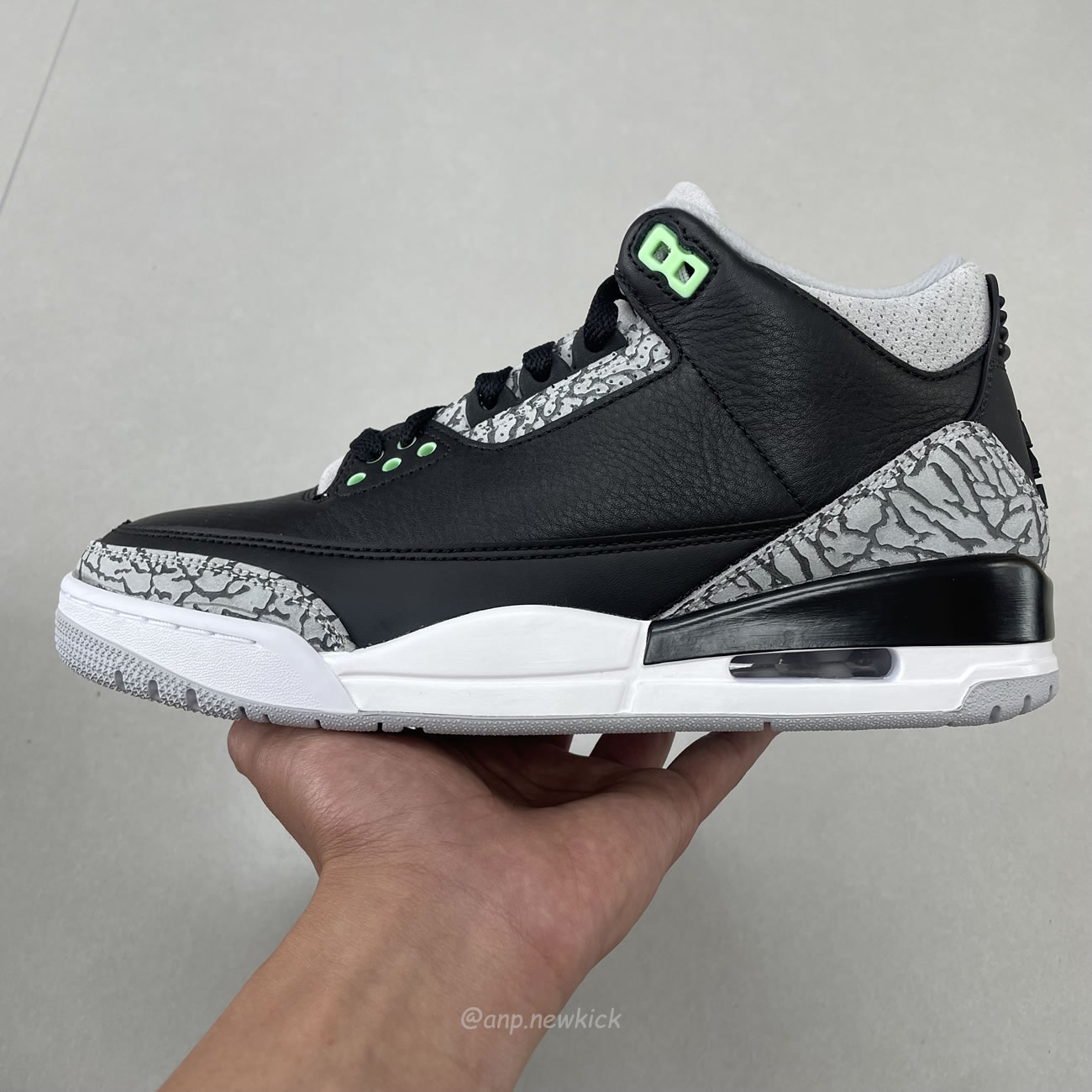 Air Jordan 3 Retro Green Glow Ct8532 031 (11) - newkick.app