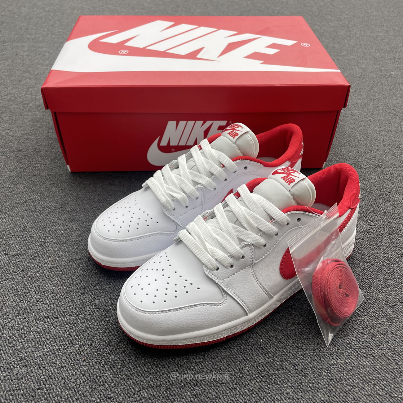 Air Jordan 1 Retro Low Og University Red Cz0790 161 (2) - newkick.app