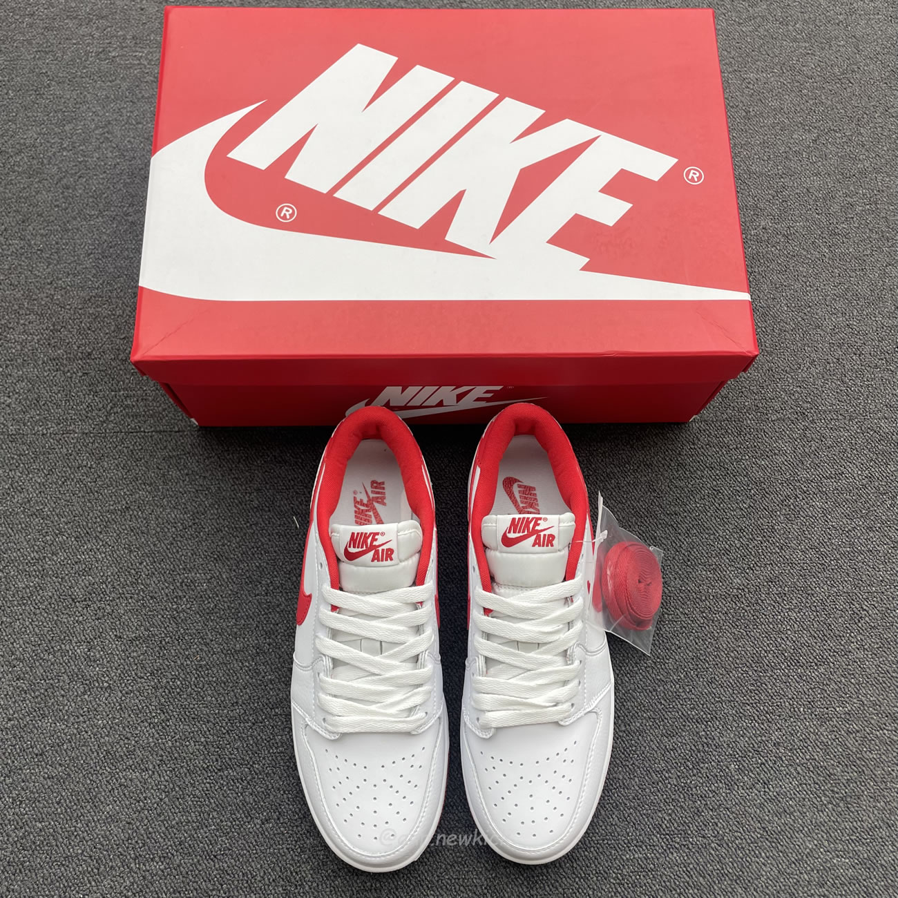 Air Jordan 1 Retro Low Og University Red Cz0790 161 (3) - newkick.app