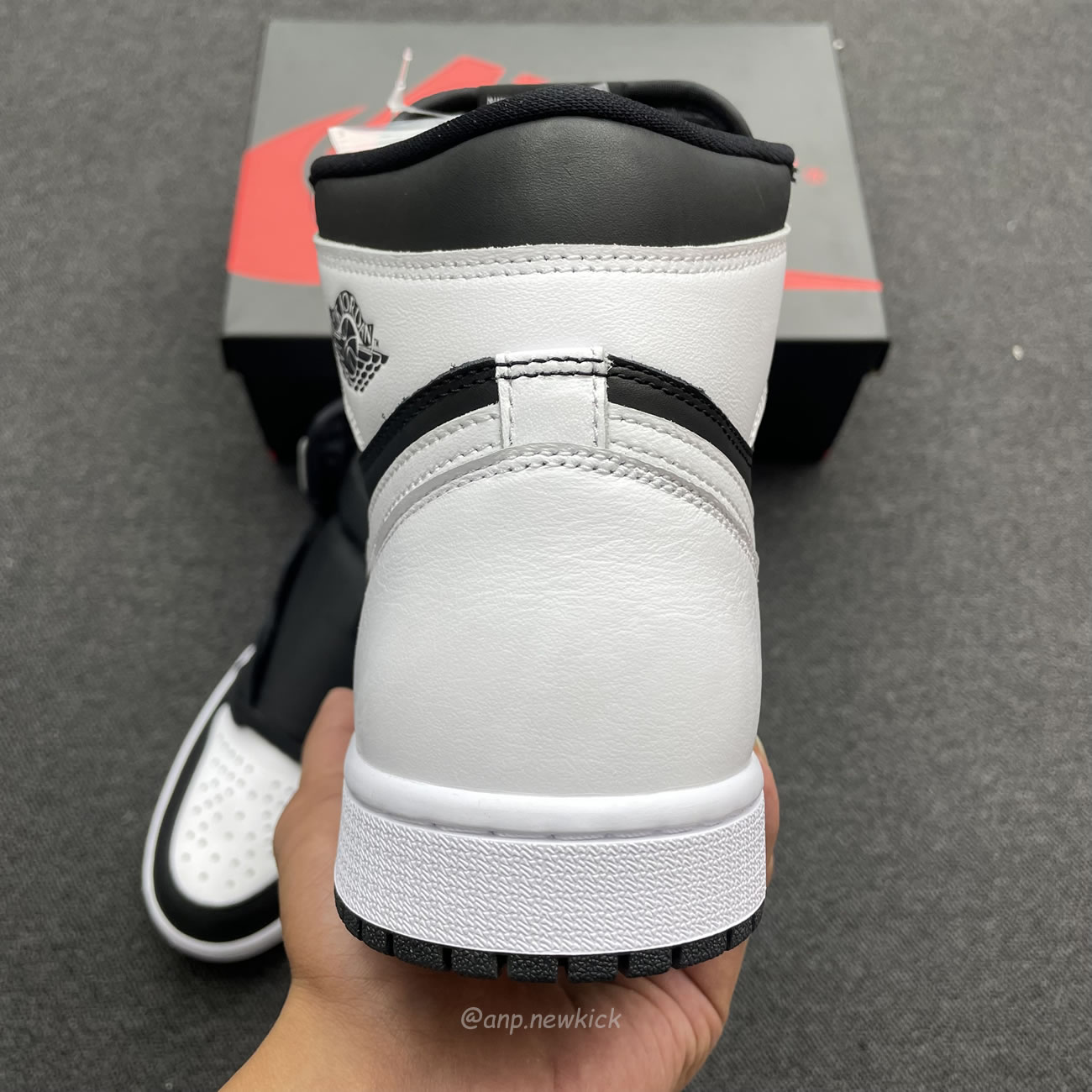 Air Jordan 1 Retro High Og Black White Dz5485 010 (10) - newkick.app