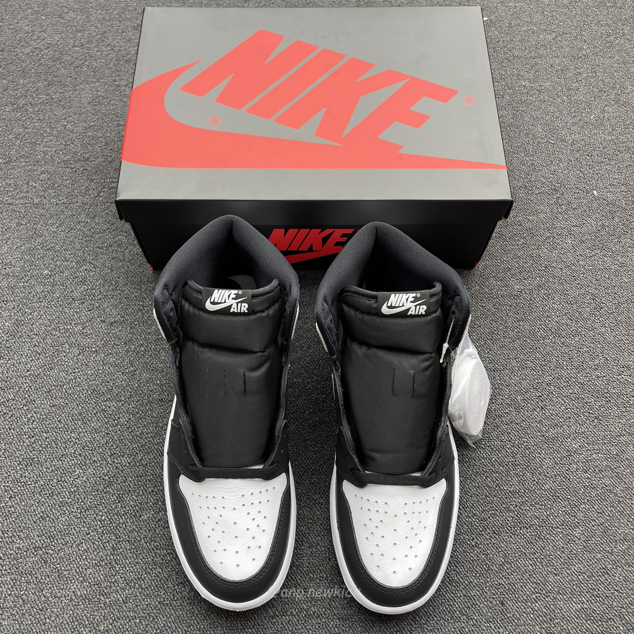 Air Jordan 1 Retro High Og Black White Dz5485 010 (4) - newkick.app