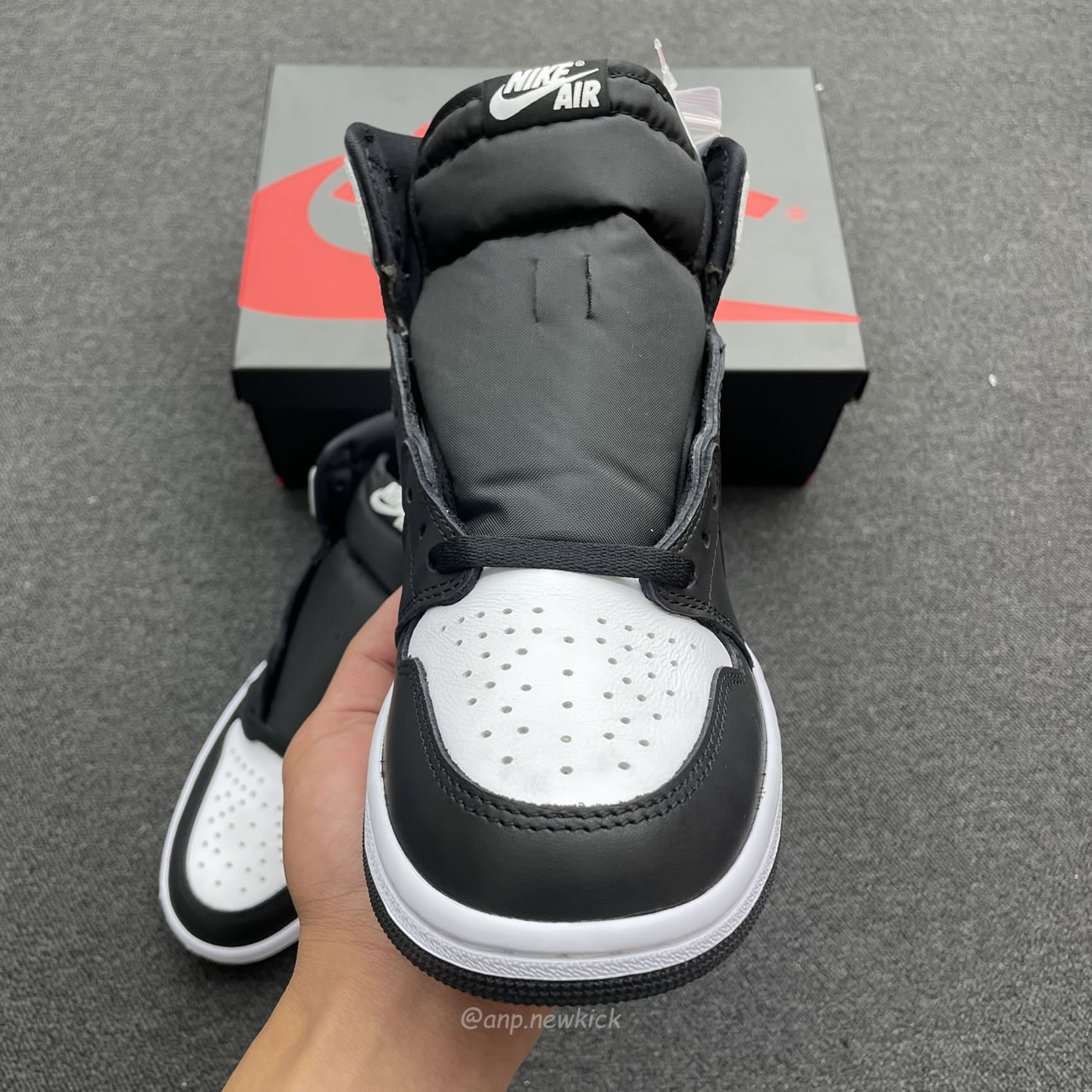 Air Jordan 1 Retro High Og Black White Dz5485 010 (5) - newkick.app