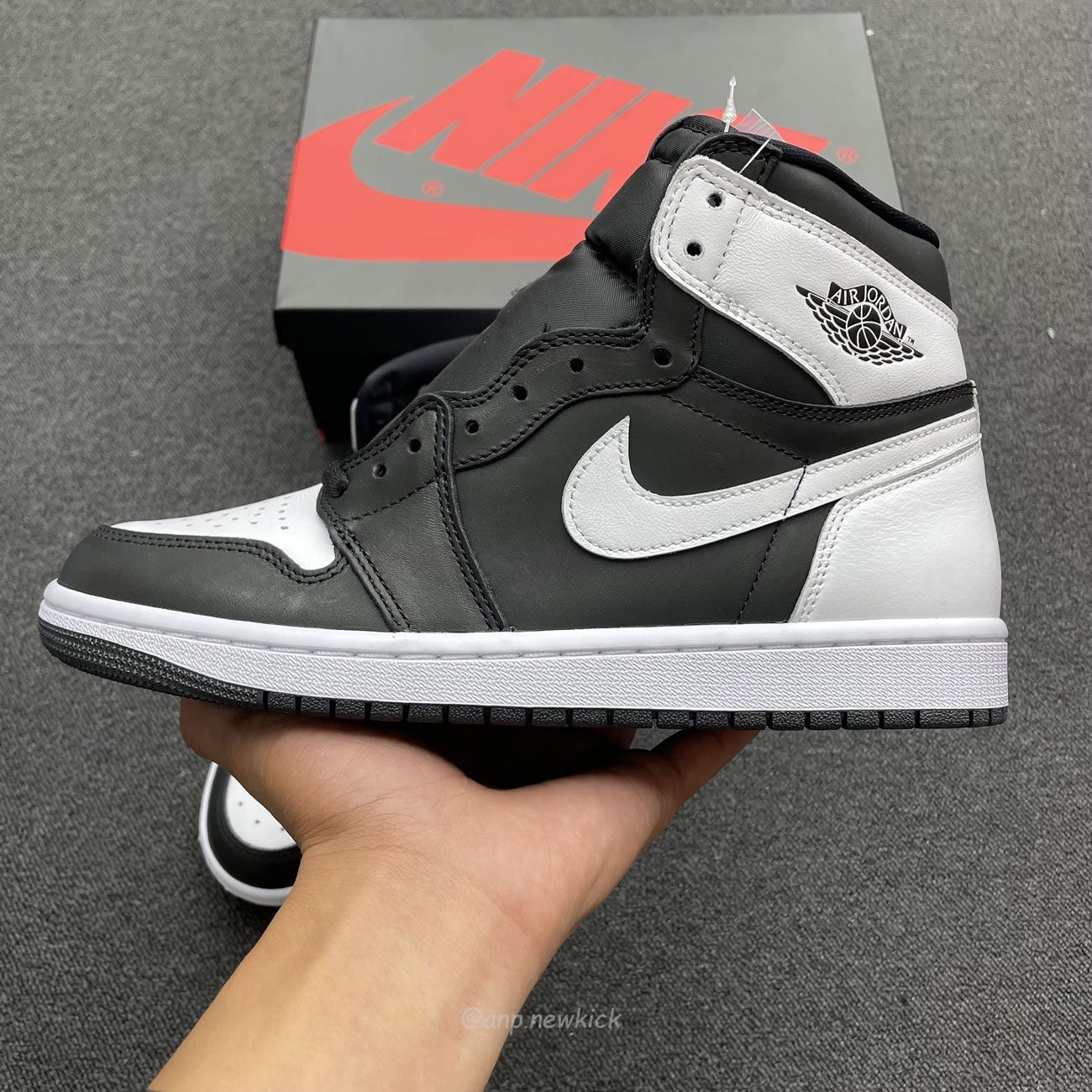 Air Jordan 1 Retro High Og Black White Dz5485 010 (8) - newkick.app