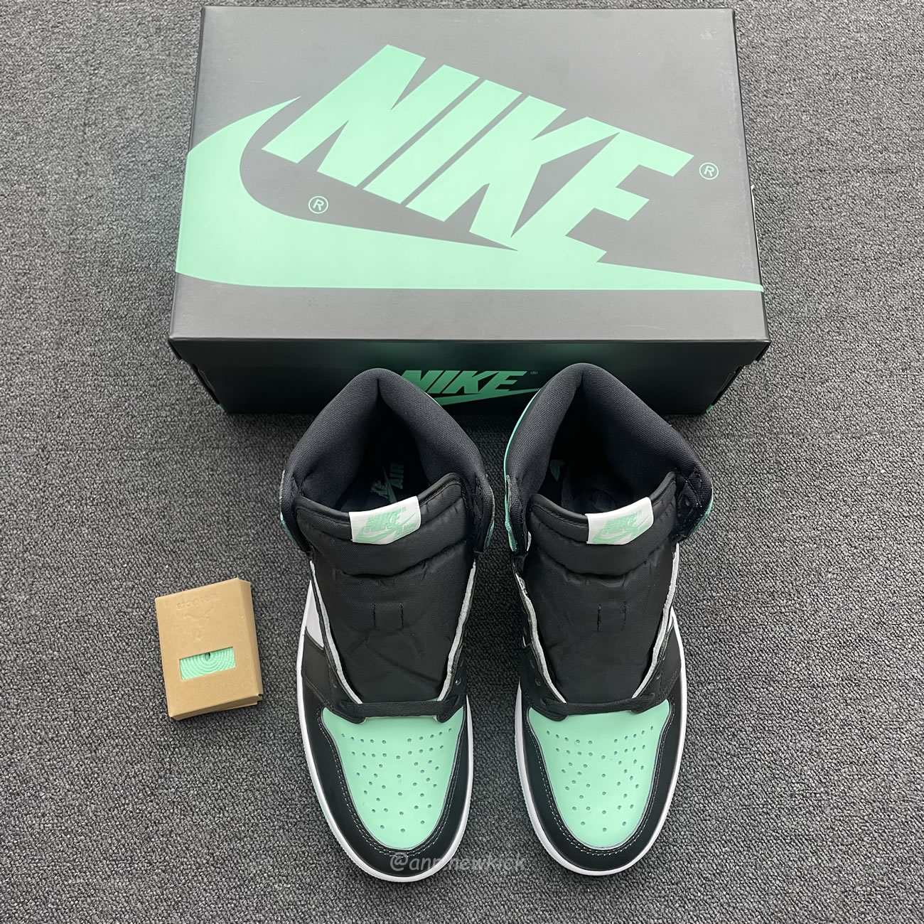 Air Jordan 1 Retro High Og Green Glow Dz5485 130 (11) - newkick.app