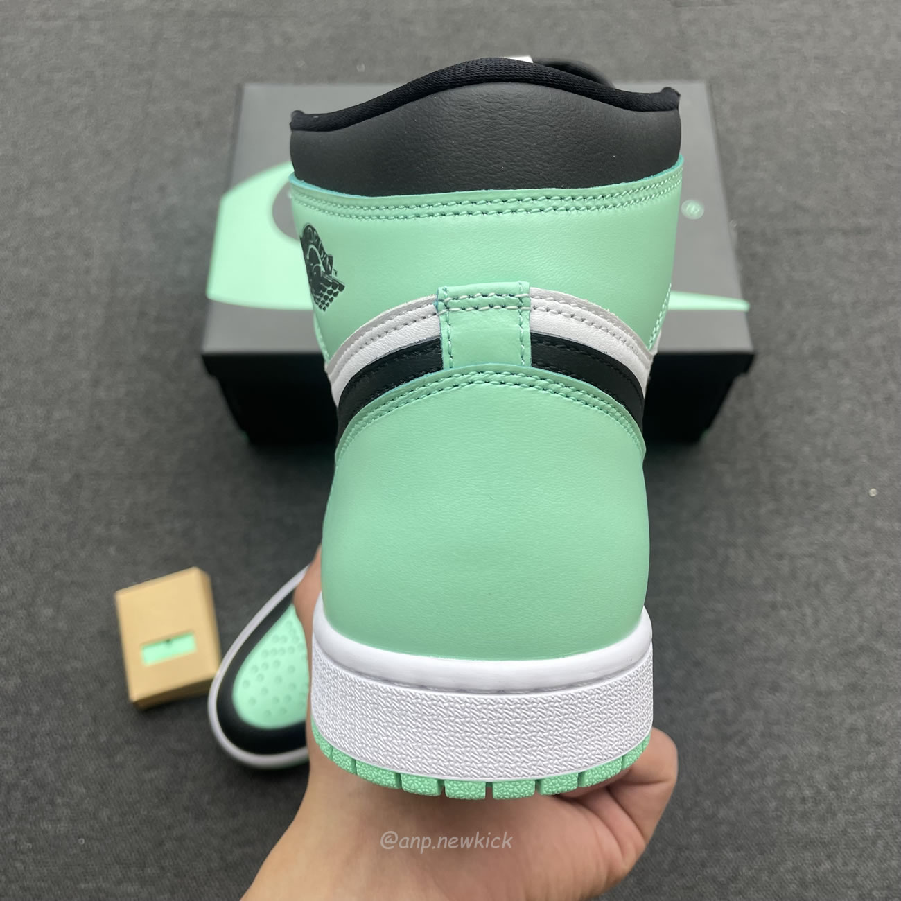 Air Jordan 1 Retro High Og Green Glow Dz5485 130 (6) - newkick.app