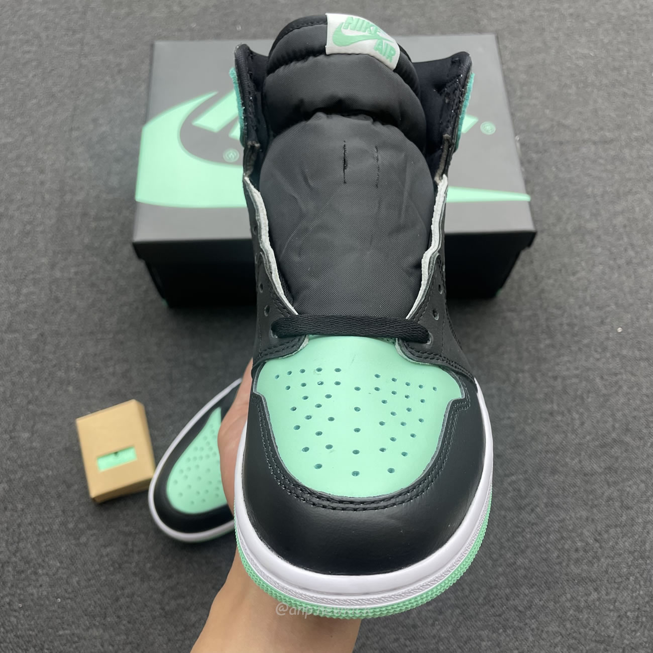 Air Jordan 1 Retro High Og Green Glow Dz5485 130 (8) - newkick.app