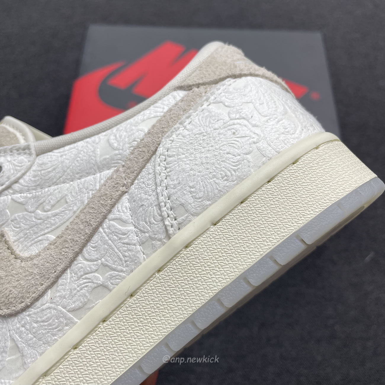 Air Jordan 1 Retro Low Og Chris Paul Fz0455 200 (4) - newkick.app