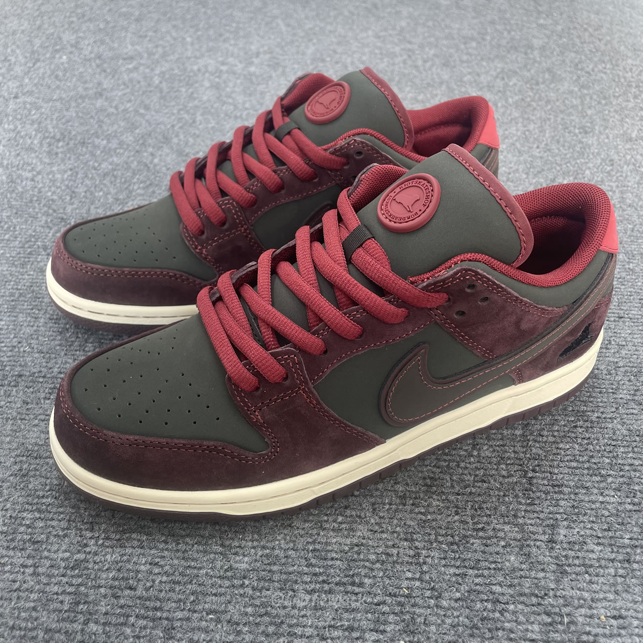 Nike Sb Dunk Low X Riot Skateshop Fz1289 200 (3) - newkick.app