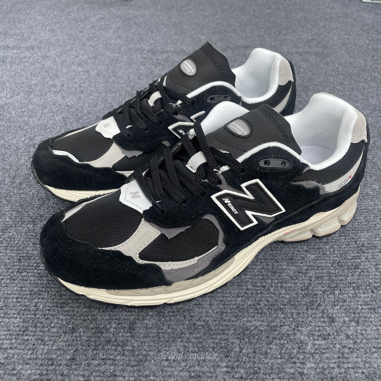 New Balance 2002r Protection Pack Black Grey M2002rdj (9) - newkick.app