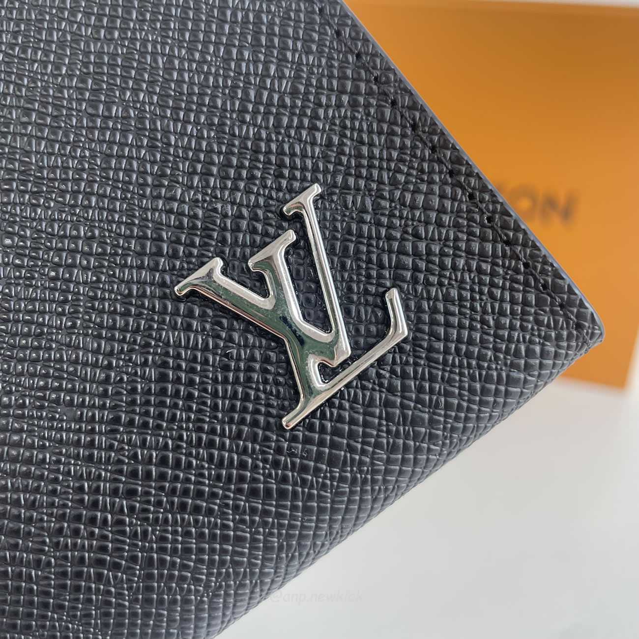 Louis Vuitton Pochette Voyage M30450 (6) - newkick.app