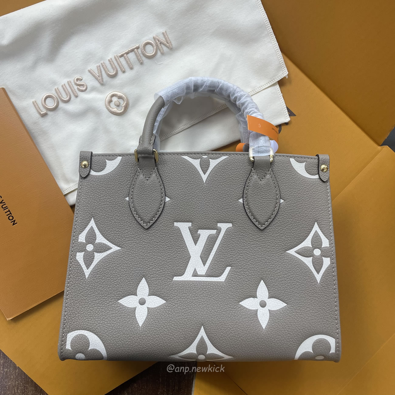 Louis Vuitton Onthego Pm Tote Bag M45779 (3) - newkick.app