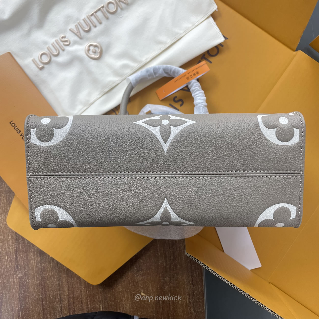 Louis Vuitton Onthego Pm Tote Bag M45779 (4) - newkick.app