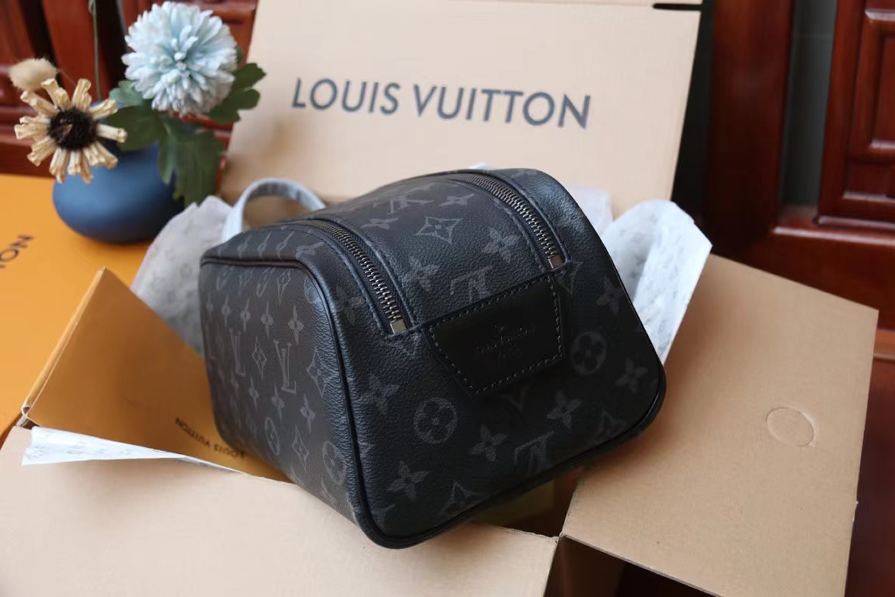 Louis Vuitton Dopp Kit M46354 (10) - newkick.app