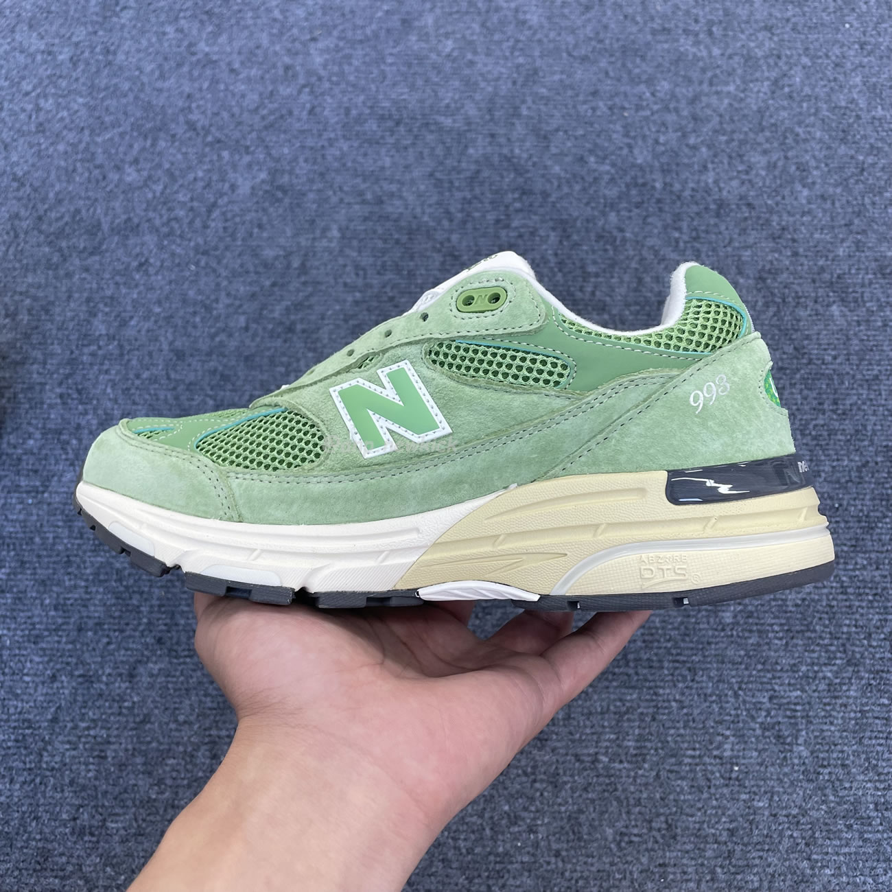 New Balance 993 Miusa Teddy Santis Chive U993gw (7) - newkick.app