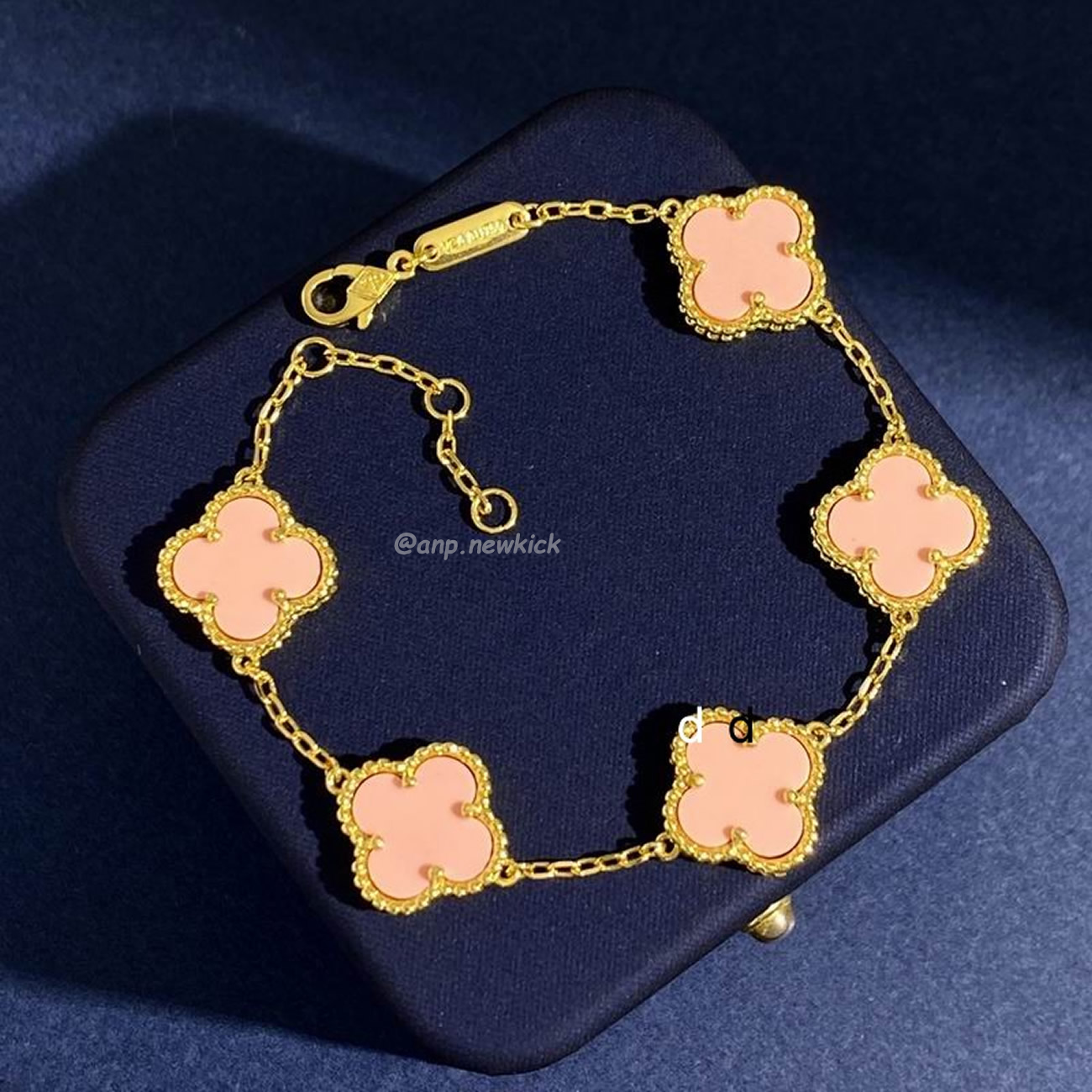 Van Cleef 18k Golden Bracelet (7) - newkick.app